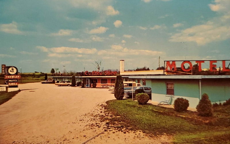 Travler Motel - Restaurant - Old Postcard (newer photo)